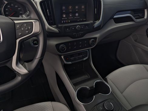 Used 2024 GMC Terrain SLE FWD image 10
