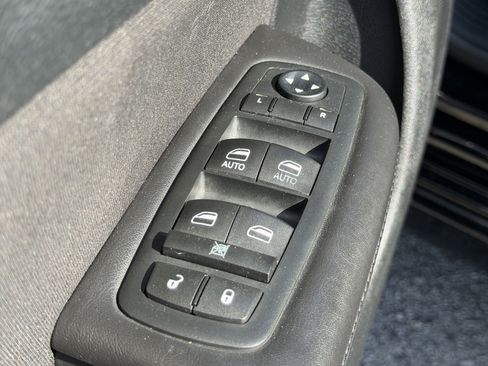 Used 2015 Chrysler 200 Limited FWD image 14