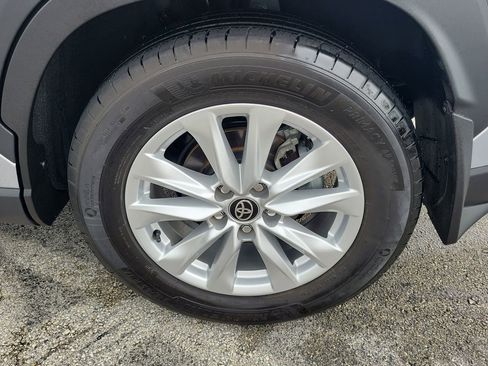 Used 2024 Toyota Corolla Cross LE FWD image 9