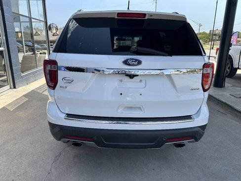 Used 2018 Ford Explorer XLT w/ Equipment Group 201A AWD/4WD image 6