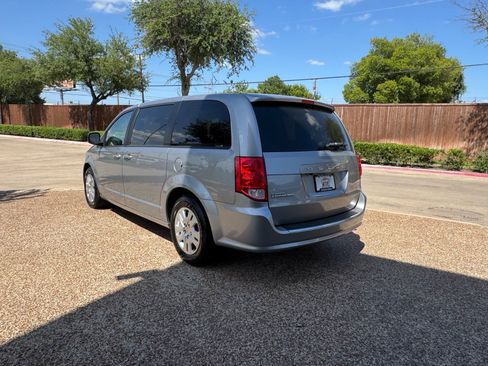 Used 2018 Dodge Grand Caravan SE w/ UConnect Hands-Free Group FWD image 10
