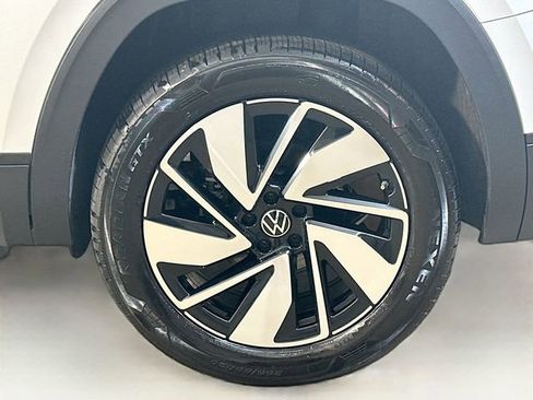 Used 2024 Volkswagen Atlas SE AWD/4WD image 6