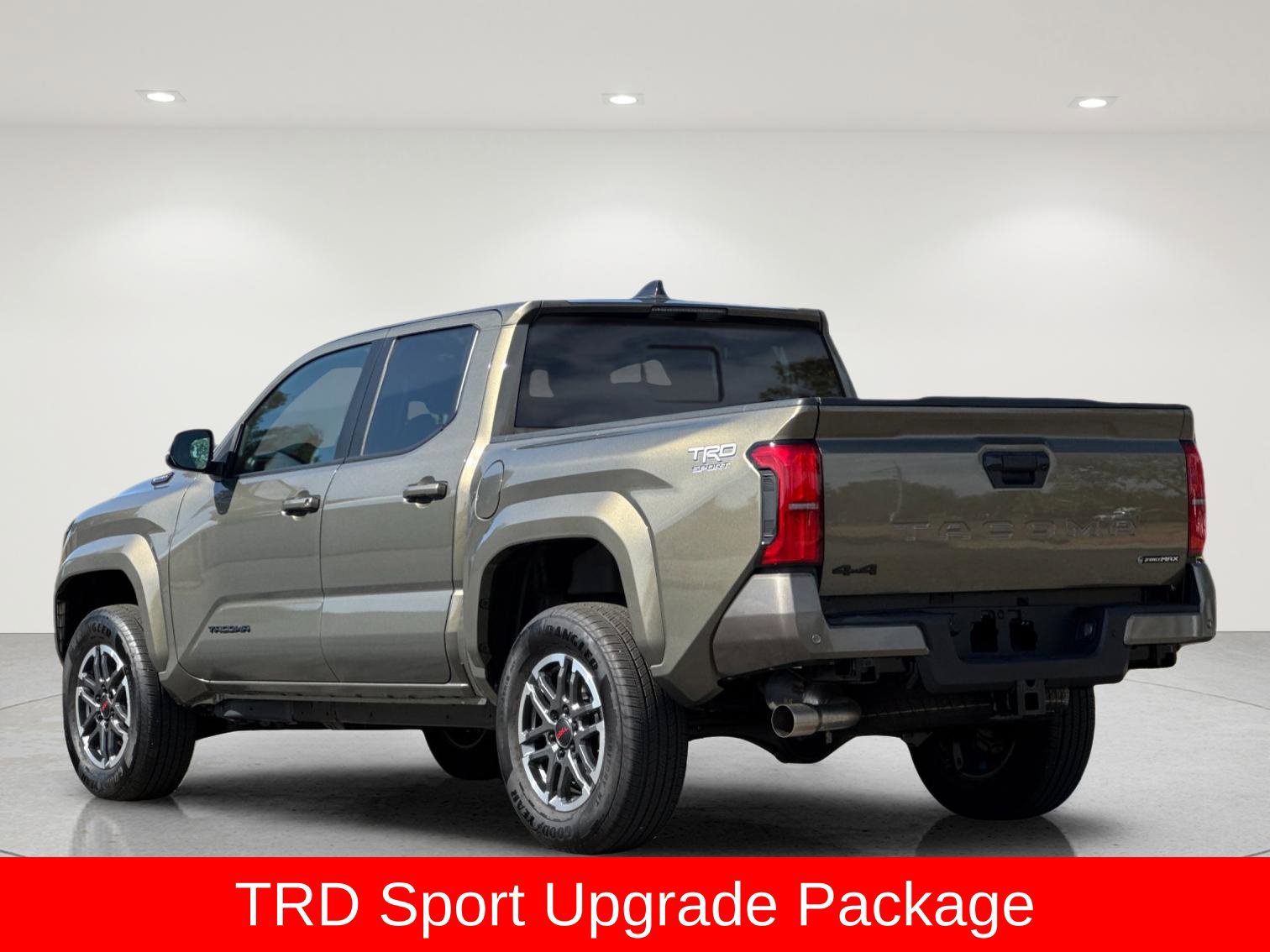 Used 2025 Toyota Tacoma TRD Sport w/ TRD Sport Upgrade Package AWD/4WD image 4