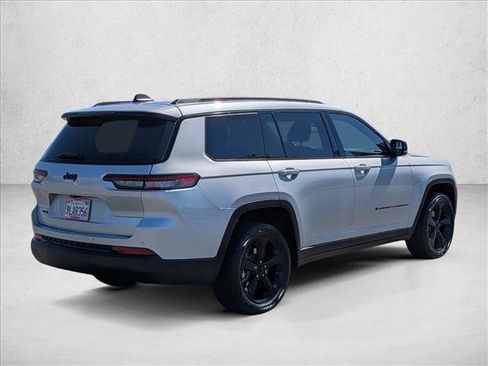 Used 2023 Jeep Grand Cherokee L Laredo AWD/4WD image 5