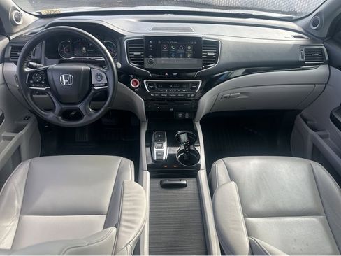 Used 2019 Honda Pilot Touring image 2