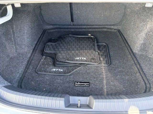 Certified 2025 Volkswagen Jetta Sport FWD image 5