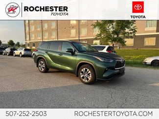 Used 2023 Toyota Highlander XLE FWD video 1