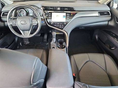 Used 2020 Toyota Camry SE w/ Sunroof Package FWD image 24