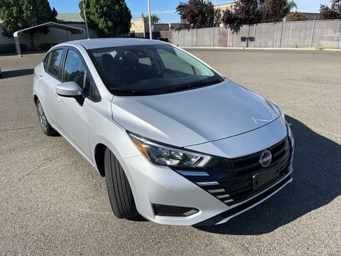 Used 2025 Nissan Versa SV FWD image 2