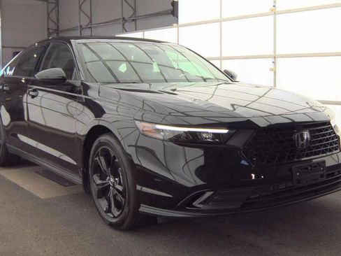 Used 2025 Honda Accord SE image 4