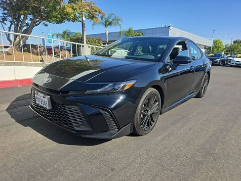 Used 2026 Toyota Camry SE FWD image 2