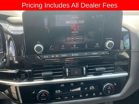 Used 2025 Nissan Pathfinder SV FWD image 15
