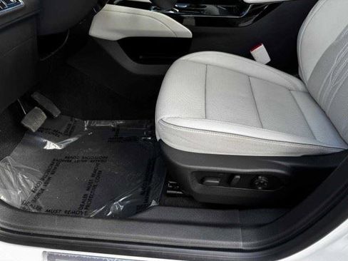Used 2024 Buick Envision Avenir AWD/4WD image 20