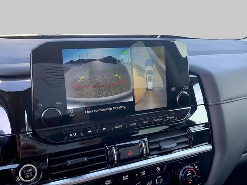 Used 2024 Nissan Pathfinder SL FWD image 27