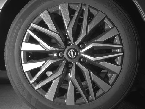 Used 2025 Nissan Altima 2.5 SV FWD image 15
