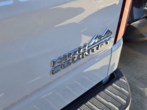 Used 2022 Chevrolet Silverado 1500 High Country w/ High Country Premium Package AWD/4WD image 19