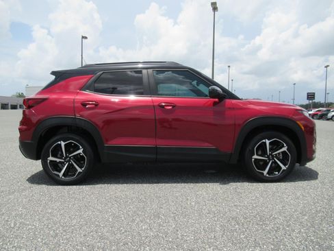 Used 2021 Chevrolet TrailBlazer RS FWD image 2