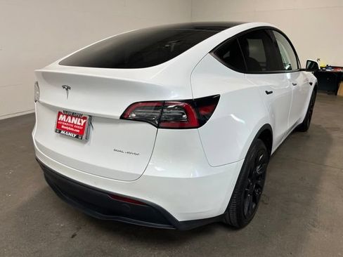 Used 2022 Tesla Model Y Long Range AWD/4WD image 3