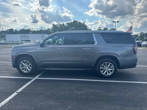 Used 2022 Chevrolet Suburban Premier RWD image 11