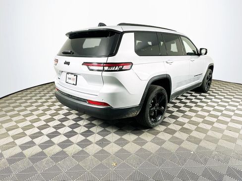 Certified 2023 Jeep Grand Cherokee L Altitude image 12