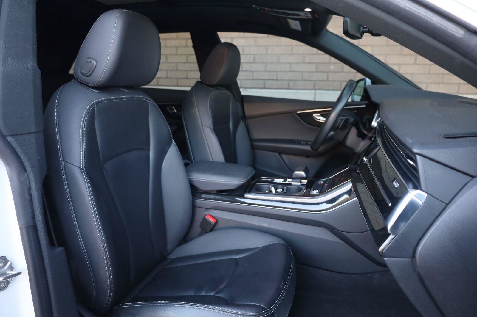 Used 2019 Audi Q8 Premium w/ Convenience Package AWD/4WD image 30