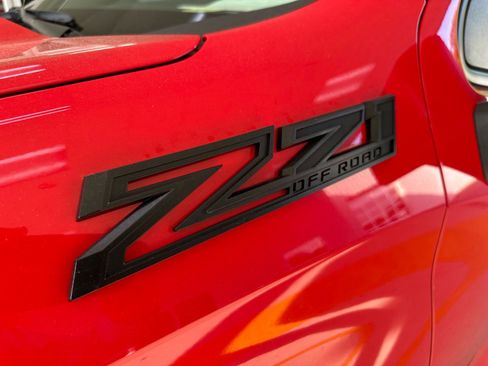 Used 2021 Chevrolet Silverado 1500 Custom Trail Boss w/ LPO, Dark Essentials Package image 4