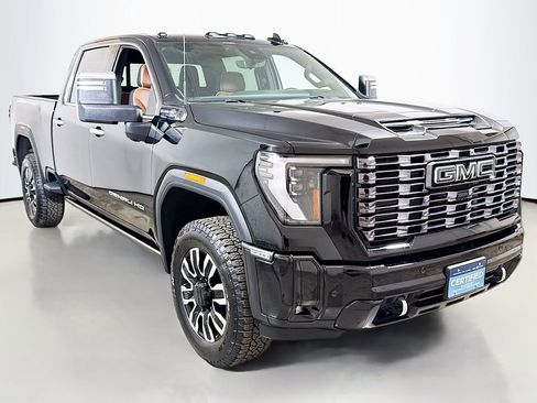 Certified 2025 GMC Sierra 3500 Denali Ultimate AWD/4WD image 3