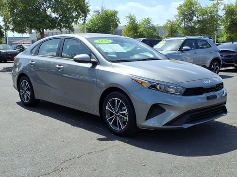 Used 2022 Kia Forte LXS FWD image 7