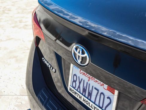 Used 2018 Toyota Corolla SE w/ Carpet Mat Package (TMS) FWD image 8