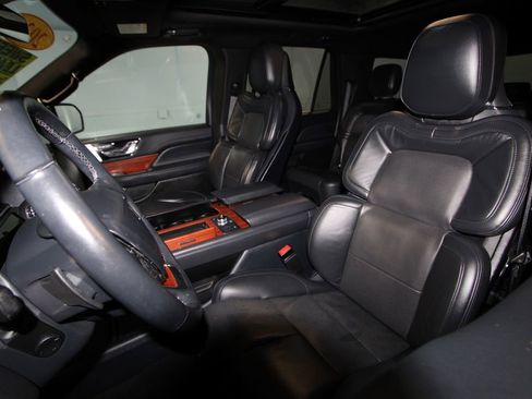 Used 2024 Lincoln Navigator L Reserve AWD/4WD image 4