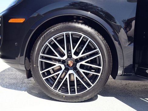 New 2026 Porsche Cayenne AWD/4WD image 27