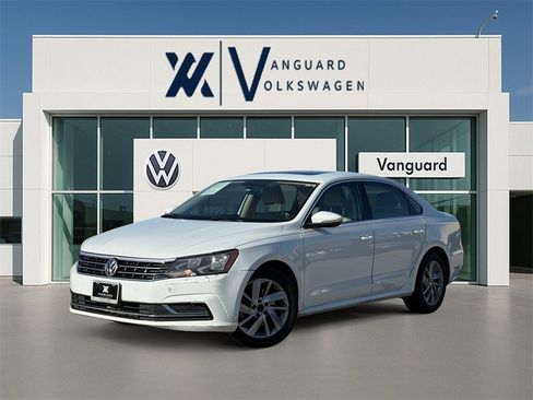 Used 2018 Volkswagen Passat 2.0T SE image 1