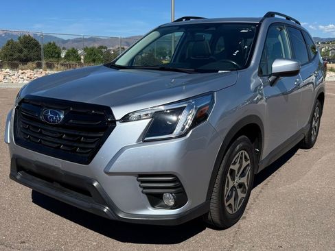 Used 2023 Subaru Forester Premium AWD/4WD image 3