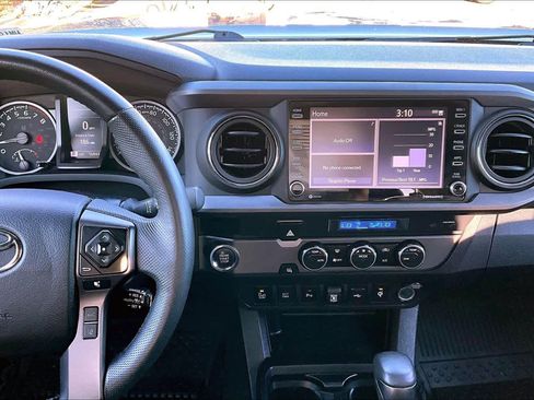 Certified 2022 Toyota Tacoma TRD Off-Road image 6