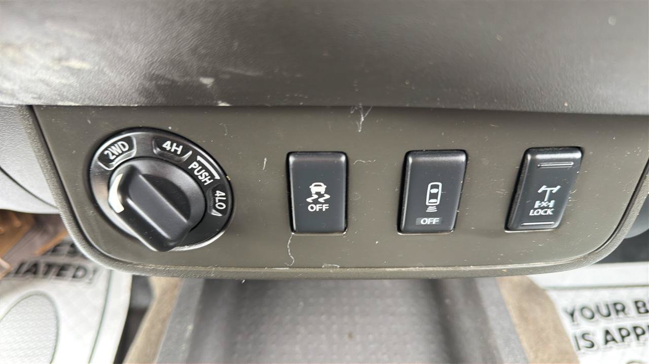 Used 2013 Nissan Frontier PRO-4X AWD/4WD image 27