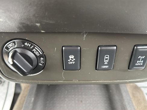 Used 2013 Nissan Frontier PRO-4X AWD/4WD image 27