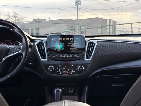 Used 2018 Chevrolet Malibu LT FWD image 20