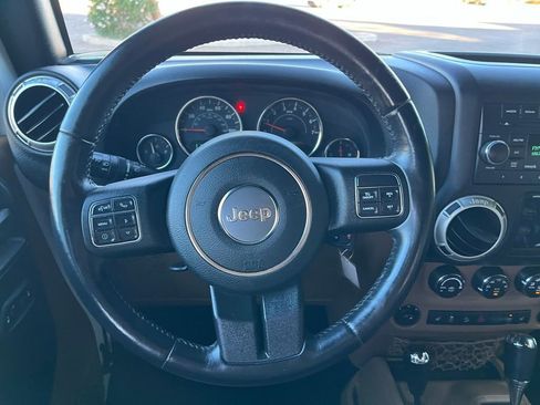 Used 2017 Jeep Wrangler Unlimited Sahara w/ Connectivity Group image 27