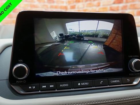 Used 2022 Nissan Rogue SV w/ SV Premium Package image 16