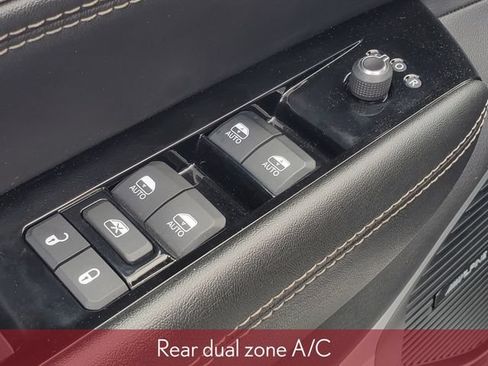 Used 2024 Jeep Wagoneer Series II w/ Flexible Seating Group AWD/4WD image 12