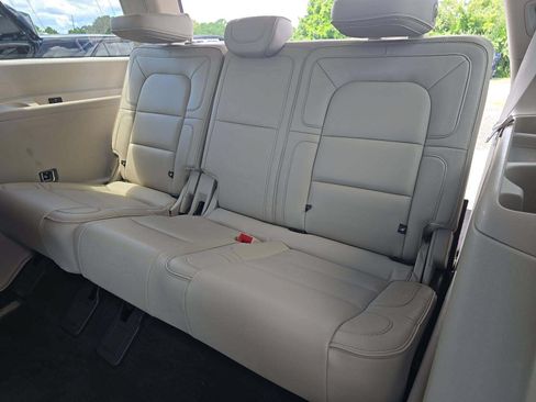Used 2018 Lincoln Navigator Reserve w/ Technology Package AWD/4WD image 12