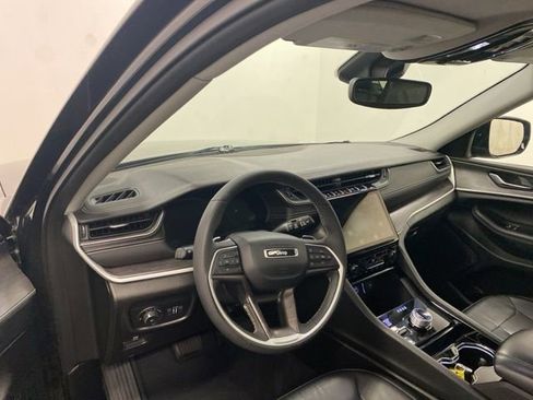Used 2023 Jeep Grand Cherokee L Limited AWD/4WD image 8