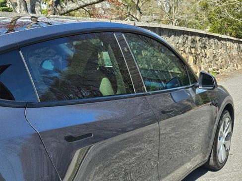 Used 2023 Tesla Model Y Long Range image 21