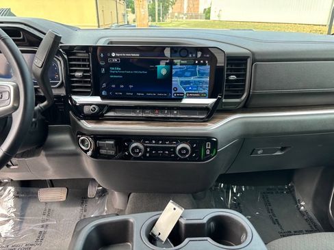 Used 2025 Chevrolet Silverado 2500 LT w/ Convenience Package AWD/4WD image 14
