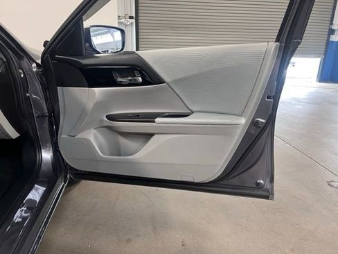 Used 2017 Honda Accord LX image 12