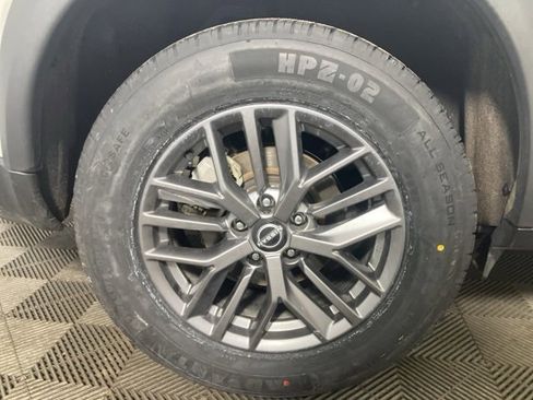 Used 2024 Nissan Rogue S image 21