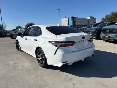 Used 2024 Toyota Camry SE w/ Convenience Package image 5