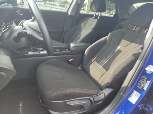 Used 2024 Hyundai Elantra SEL w/ Convenience Package FWD image 18