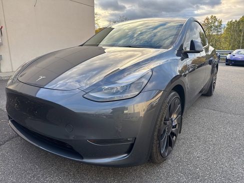 Used 2023 Tesla Model Y Performance image 4