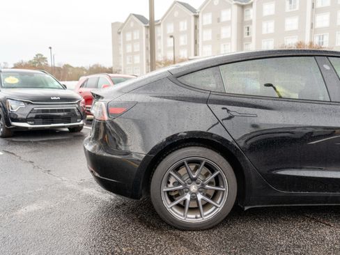 Used 2023 Tesla Model 3 Standard Range image 9